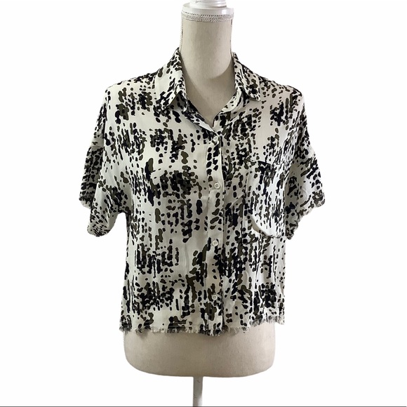 cloth & stone Tops - Cloth & Stone 🌵 Abstract Camo Crop Shirt